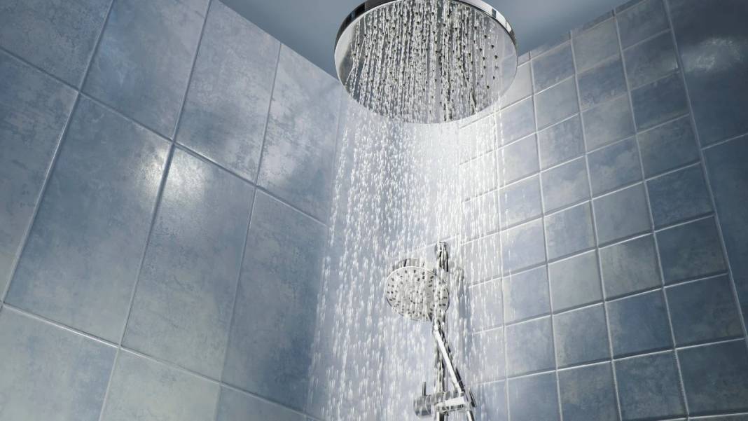 Duş başlığındaki kireci 5 dakikada söküp atıyor: Ayna gibi duş başlığınız olacak 11